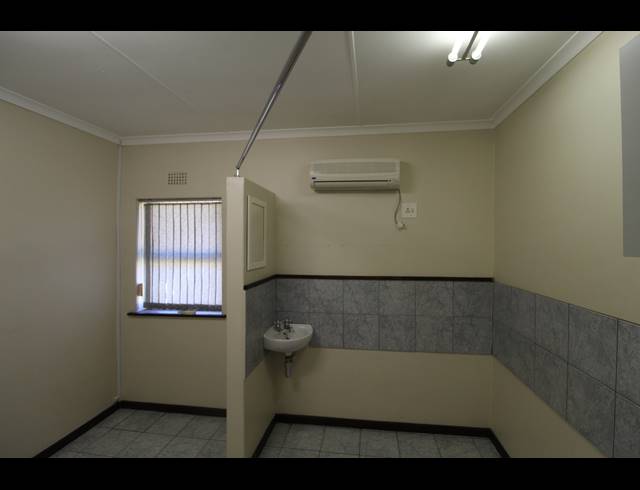 226M² BUSINESS CENTRE TO LET IN VREDENBURG